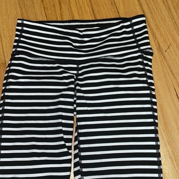 ☀️☀️Athleta Striped Capri leggings- XS - Picture 2 of 5